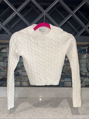 Cozy Cable-Knit Crewneck Sweater - White